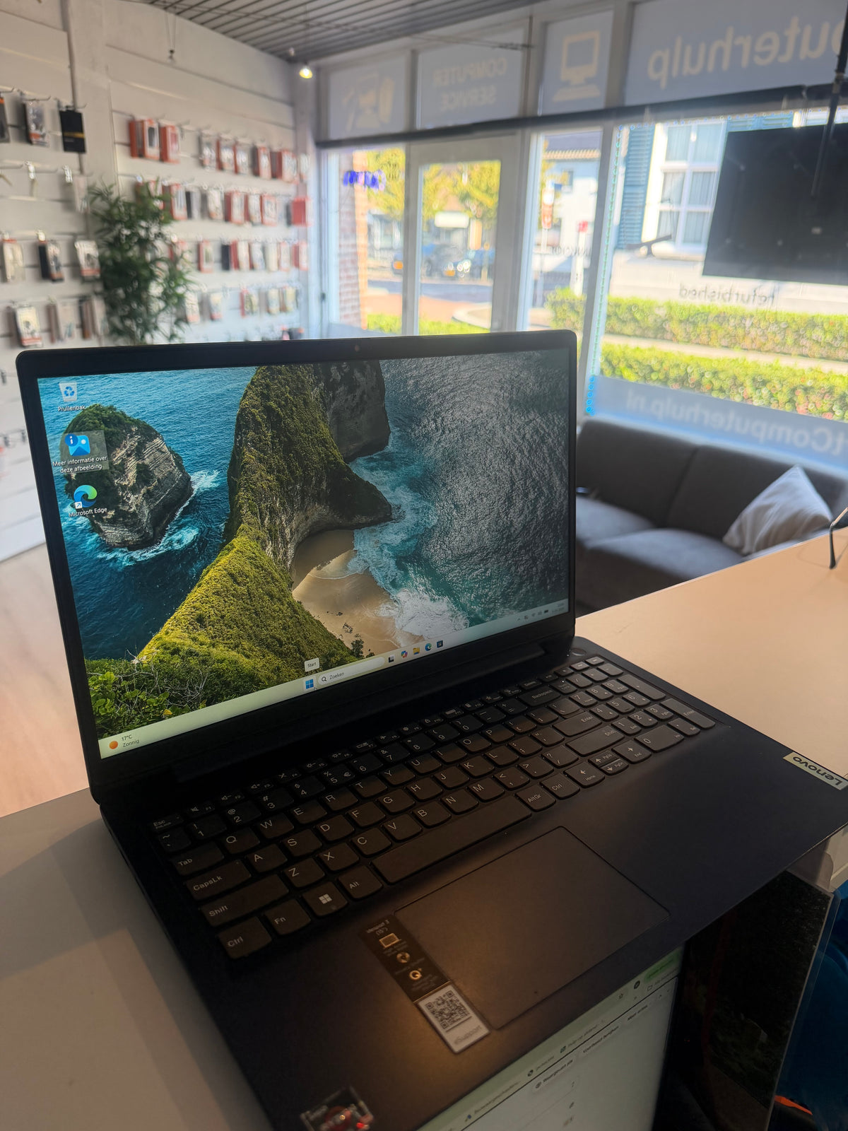 Lenovo IdeaPad 3 15ALC6 – AMD Ryzen 5 5500U | 8 GB RAM | 240 GB SSD | 15,6″ | Windows 11 Home