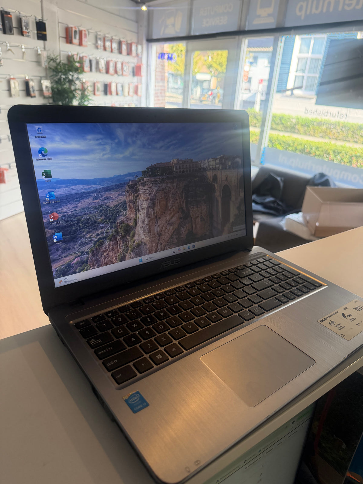 ASUS VivoBook R540LA – Intel Core i3 | 6 GB RAM | 256 GB SSD | 15,6″ Full HD | Windows 11 Home