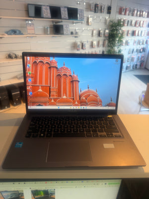 ASUS VivoBook 14 – BEHUIZING SCHADE | Intel Core i3-1115G4 | 8 GB RAM | 256 GB SSD | 14″ Full HD