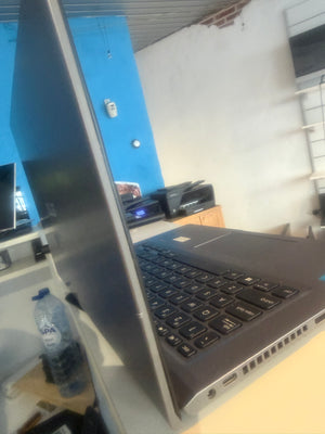 ASUS VivoBook 14 – BEHUIZING SCHADE | Intel Core i3-1115G4 | 8 GB RAM | 256 GB SSD | 14″ Full HD