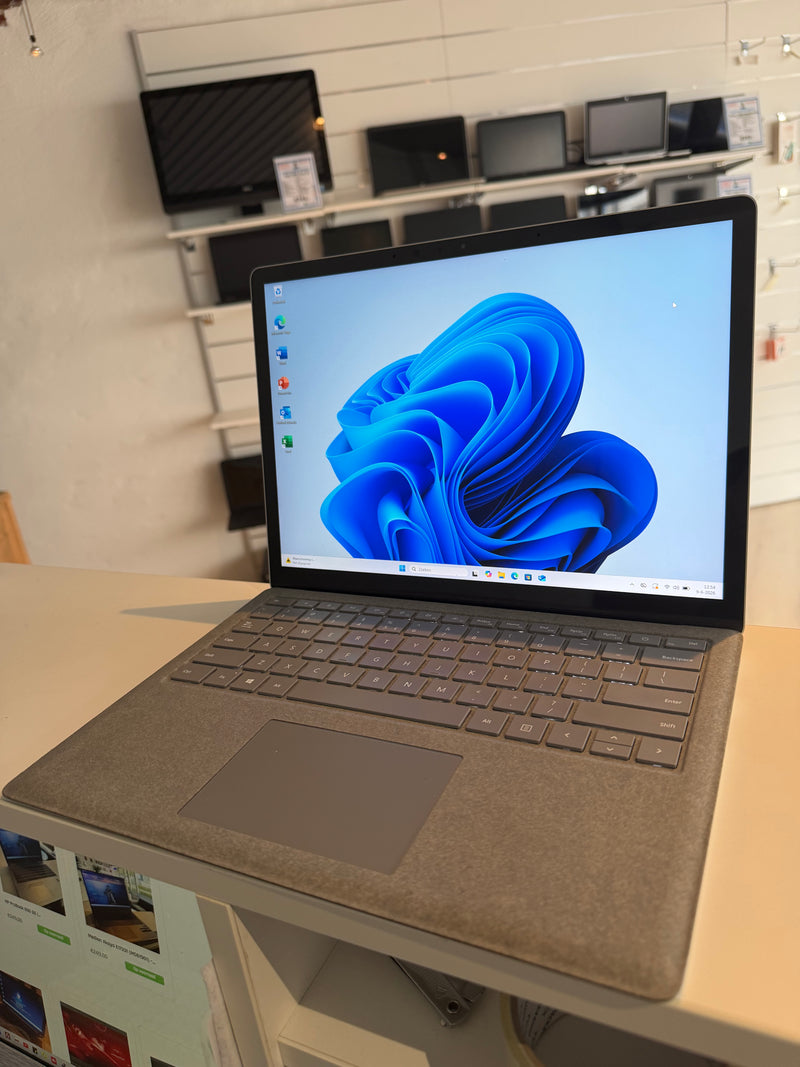 Microsoft Surface Laptop 2 |  i7-8650U | 16 GB | 512 GB SSD | 13,5″ Touchscreen | Windows 11 Pro
