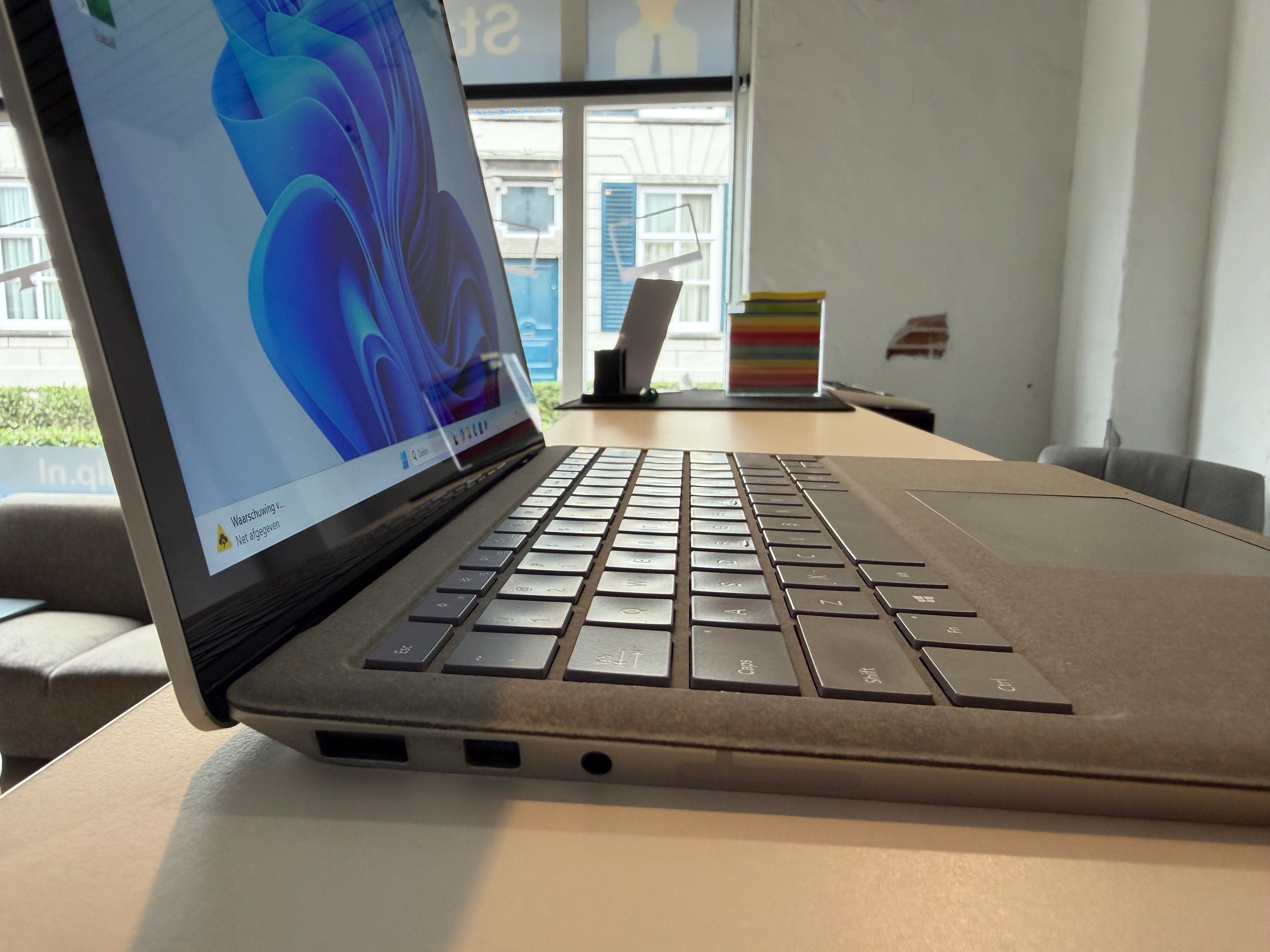Microsoft Surface Laptop 2 |  i7-8650U | 16 GB | 512 GB SSD | 13,5″ Touchscreen | Windows 11 Pro