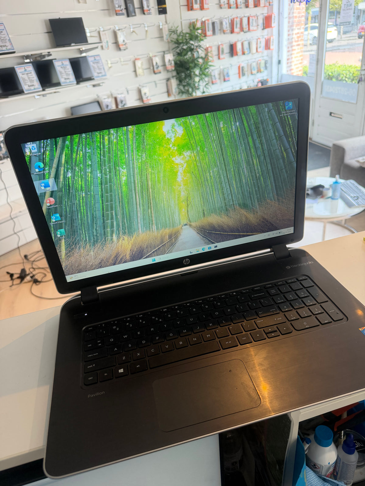 HP Pavilion | Intel Core i5 | 8GB RAM | 240GB SSD | 17,3