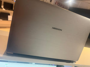 Medion Akoya E6239 – Intel Celeron N2940 | 8 GB | 240 GB SSD | 15,6″ | Windows 11 Pro