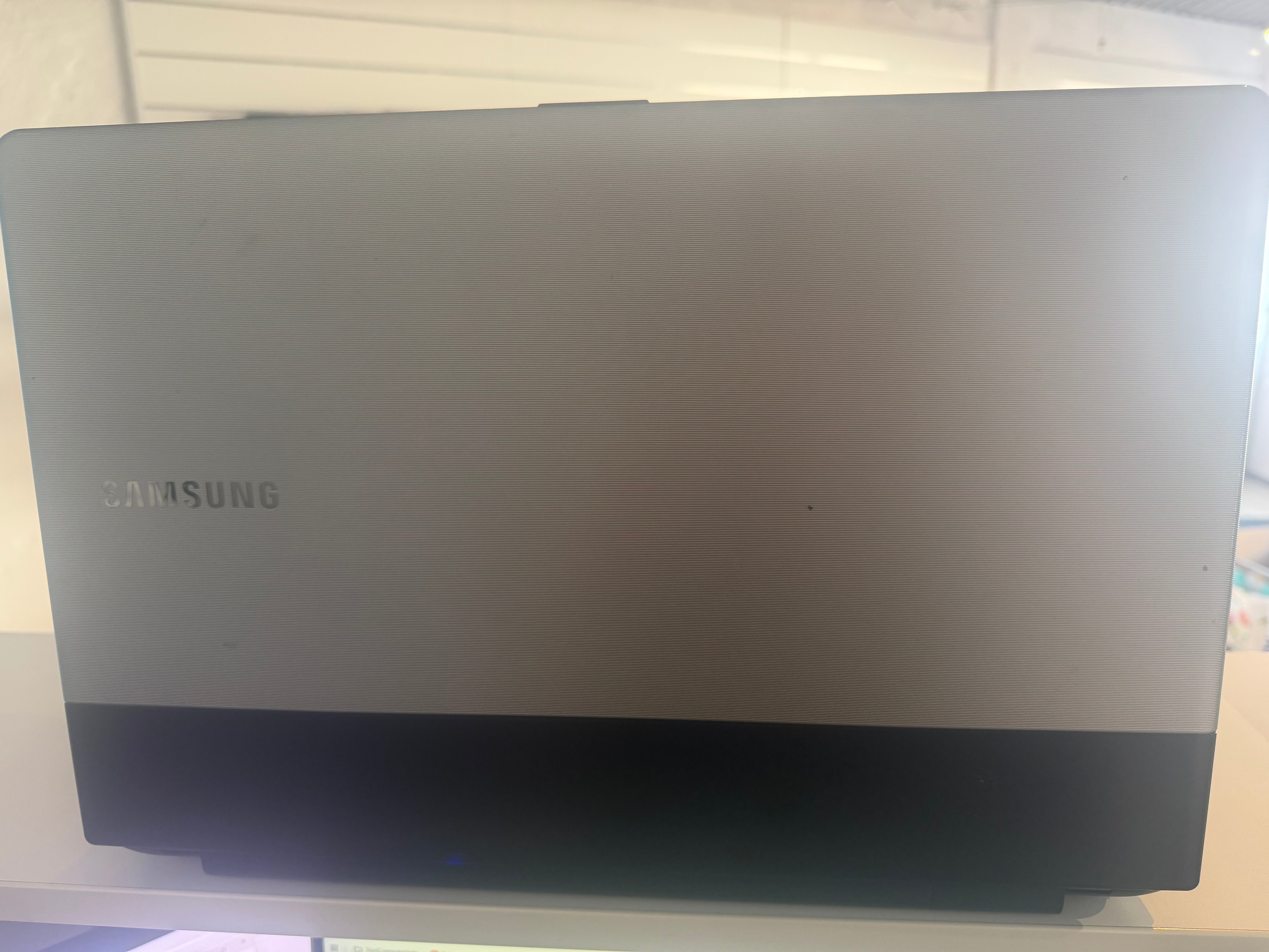 Samsung Series 3 | GeForce GT520MX | i3 | 8 GB | 120 GB SSD | 17,3″ HD+ | Windows 11 Pro