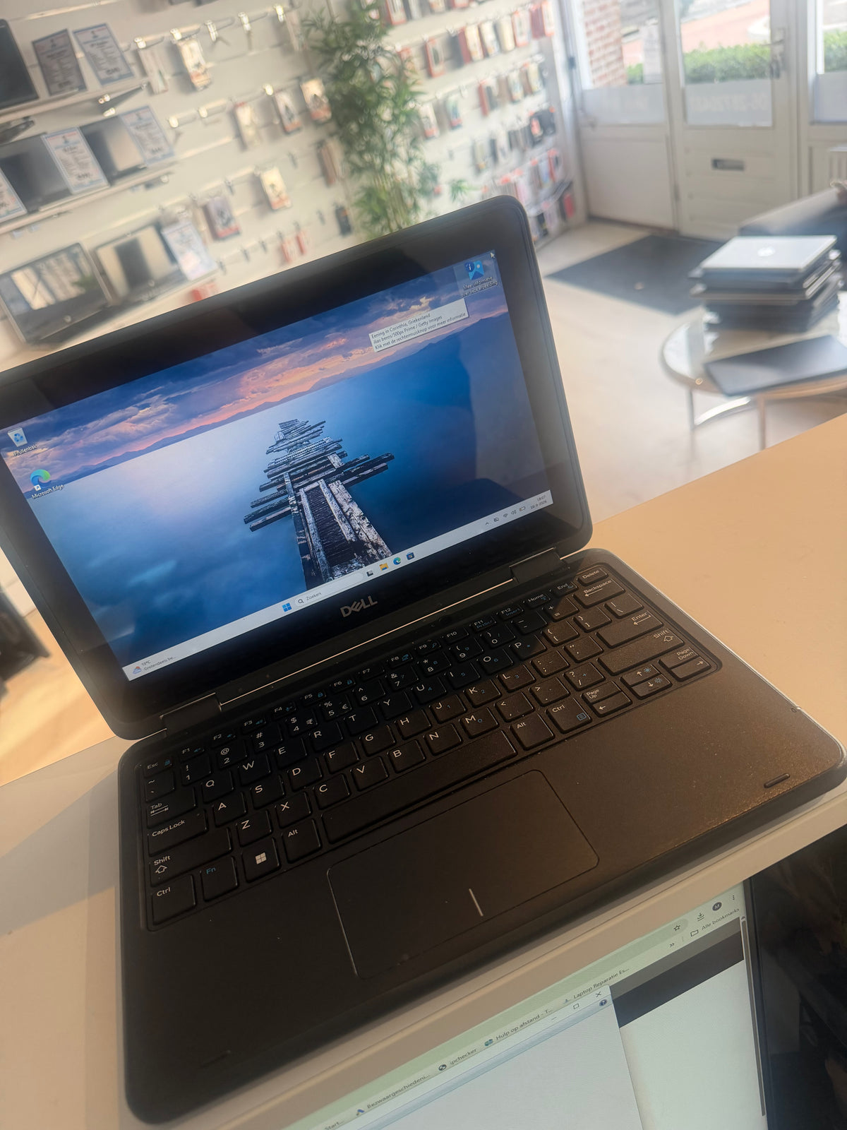 Dell Latitude 3190 2-in-1 Touchscreen | 8GB | 128GB SSD | Windows 11 Pro