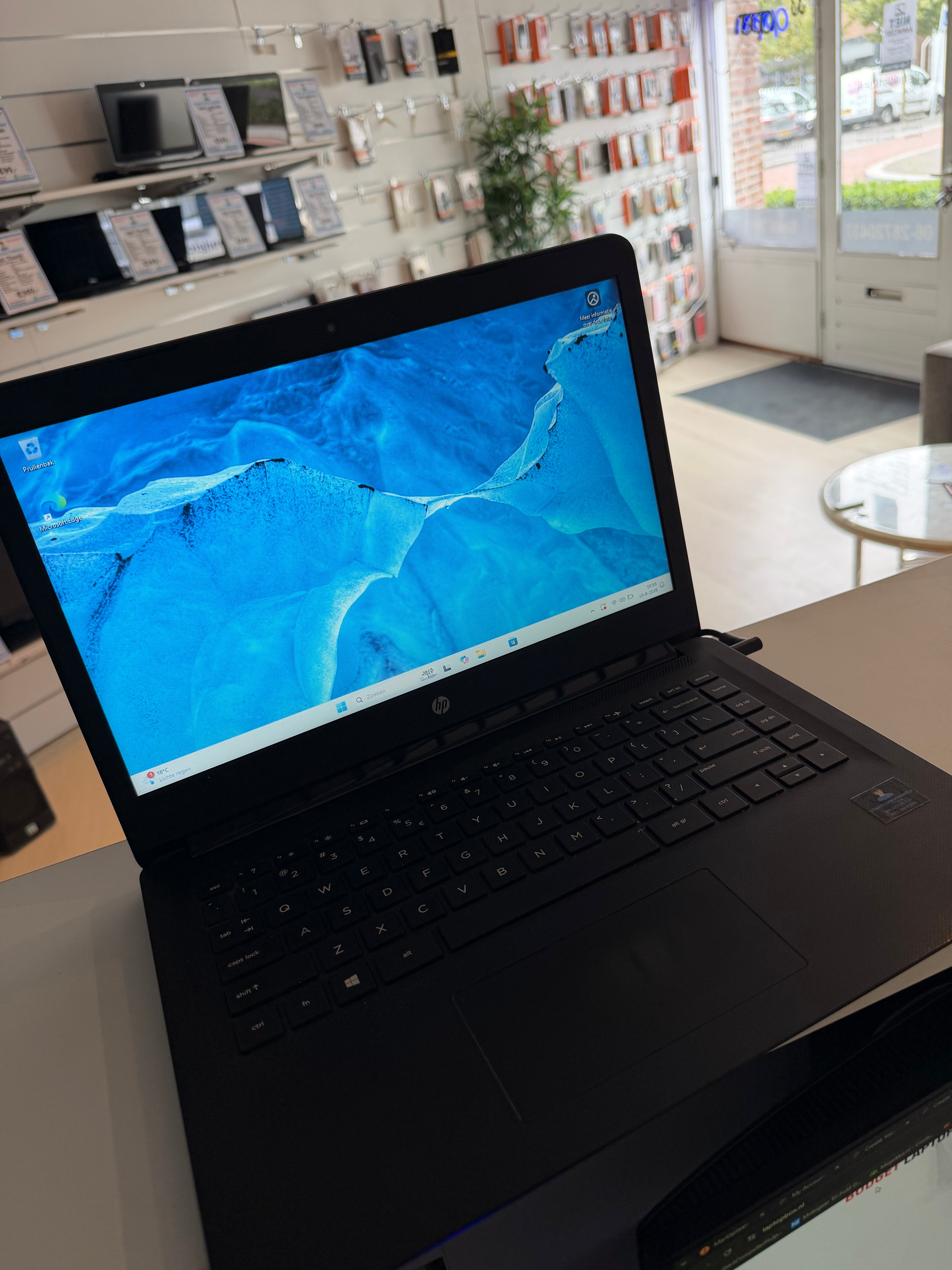 HP 14-bp012nd – 8 GB RAM | 120 GB SSD | 14″ | Windows 11 Pro