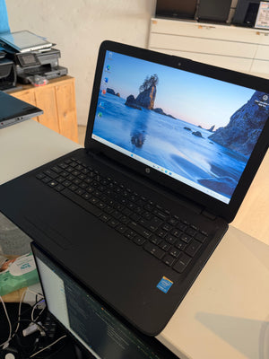 HP 15-ac170nd – Intel Core i3-5005U | 4 GB RAM | 240 GB SSD | 15,6″ | Windows 11 Pro