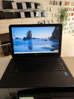 HP 15-ac170nd – Intel Core i3-5005U | 4 GB RAM | 240 GB SSD | 15,6″ | Windows 11 Pro