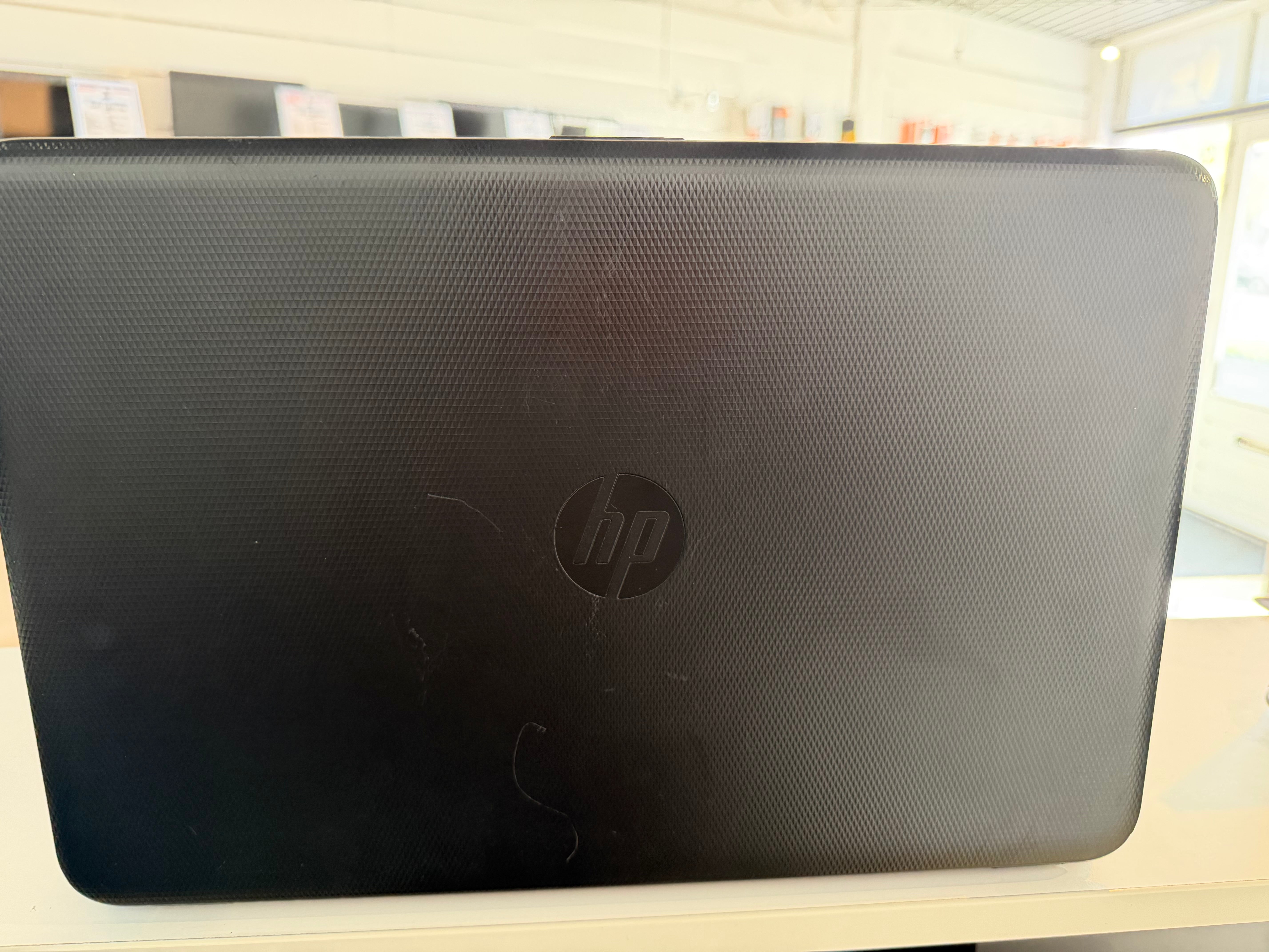 HP 15-ac170nd – Intel Core i3-5005U | 4 GB RAM | 240 GB SSD | 15,6″ | Windows 11 Pro
