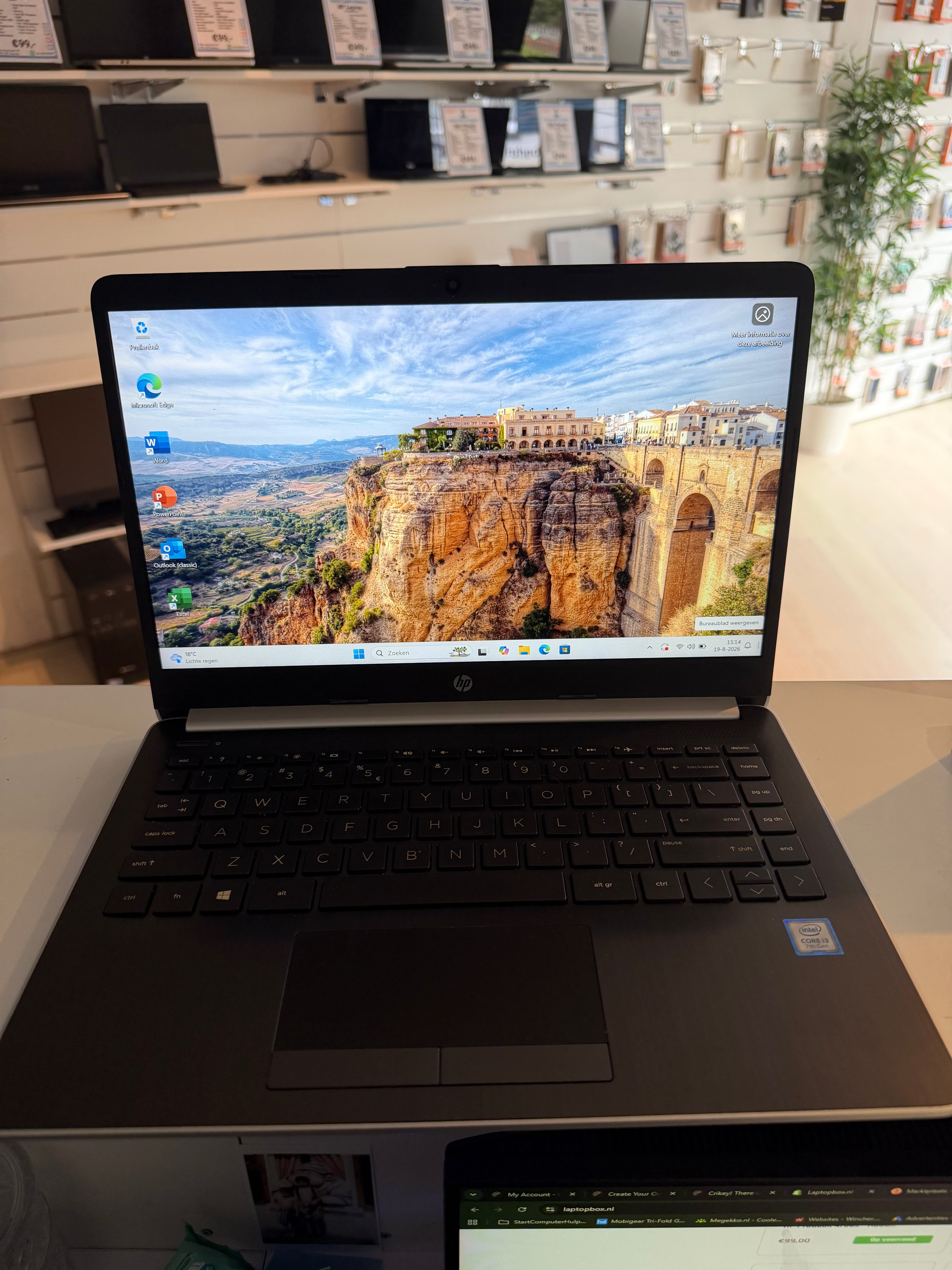 HP 14-cf0925nd – Intel Core i3-7020U | 8 GB RAM | 240 GB SSD | 14″ Full HD | Windows 11 Pro
