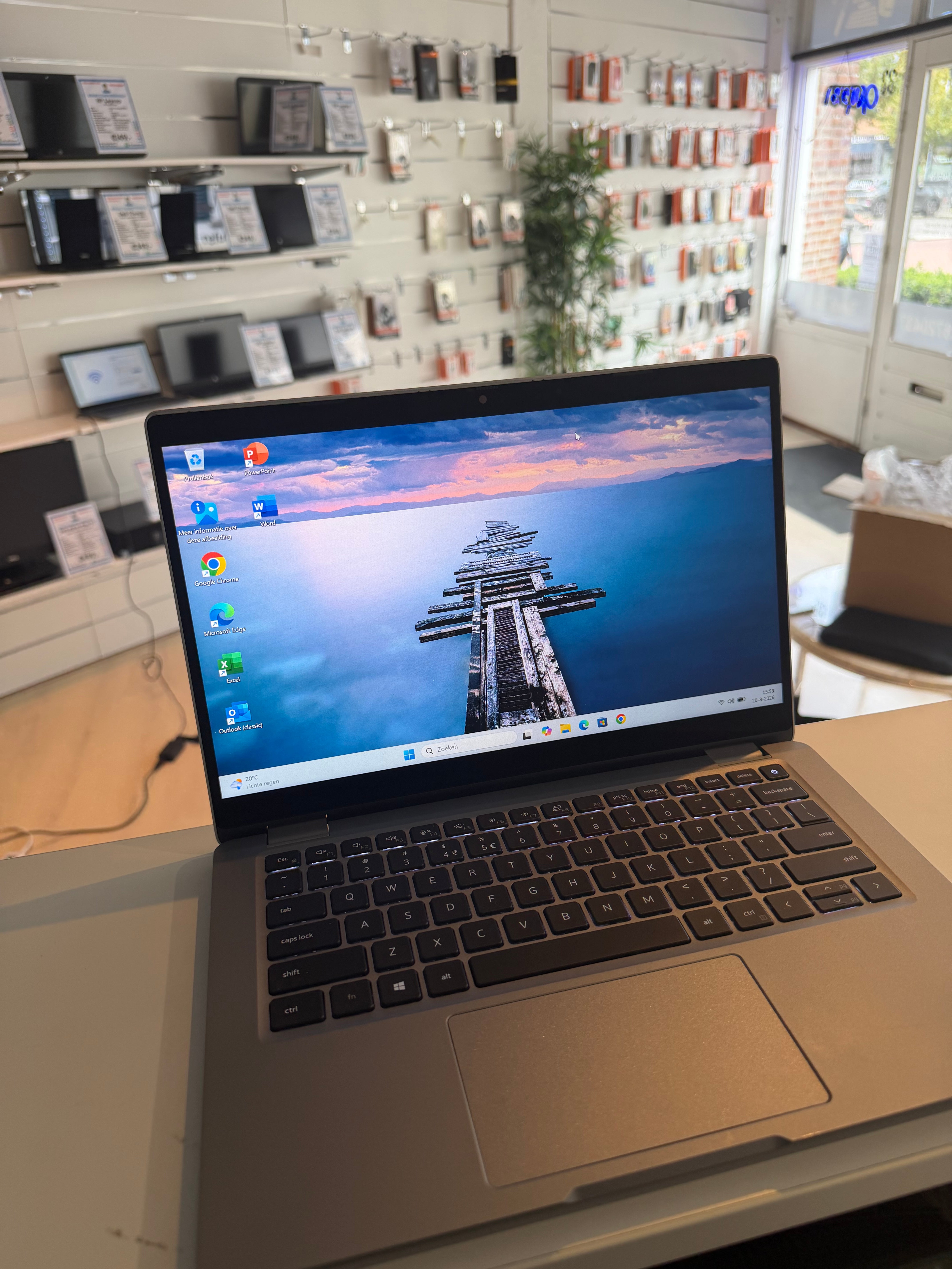 Dell Latitude 5320 – Touchscreen | Intel Core i5-1145G7 | 8 GB RAM | 240 GB SSD | 13,3″ Full HD | Windows 11 Pro