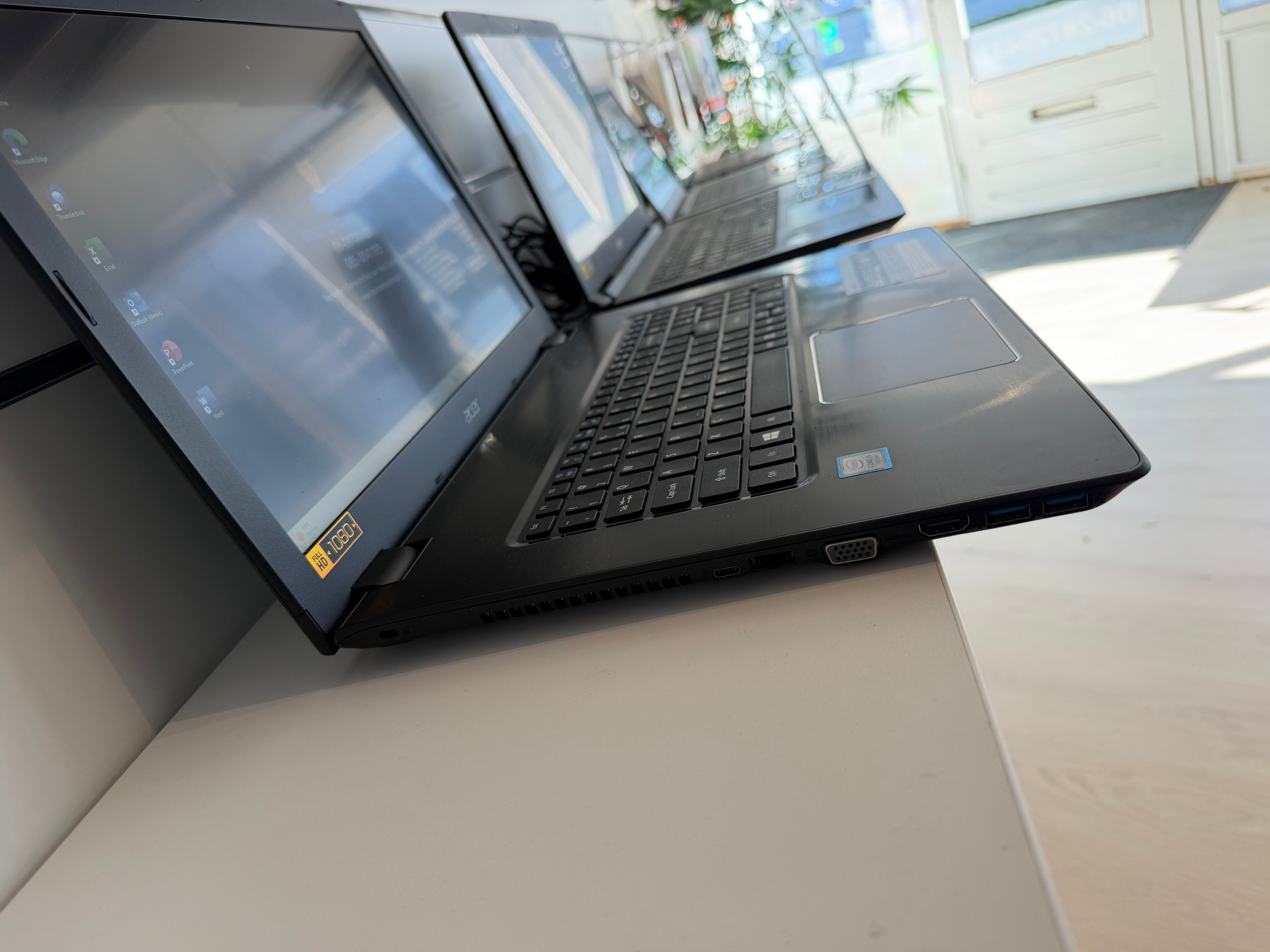 Acer Aspire E5 | 17,3″ Full HD | Intel Core i3 | 128 GB SSD + 1 TB HDD | Windows 11 Pro