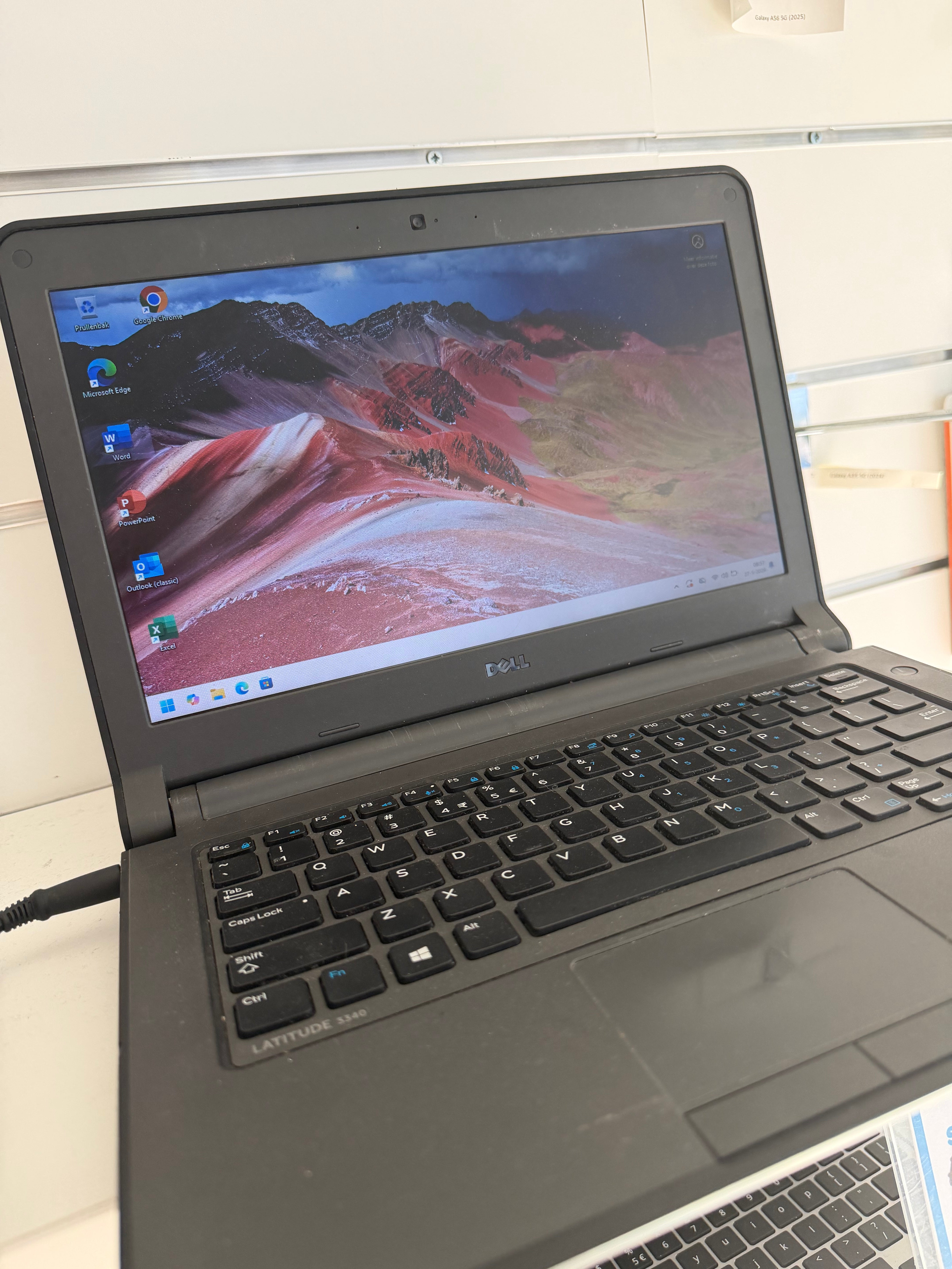 Dell Latitude 3340 – ACCU DEFECT – | i3-4010U | 4 GB | 120 GB SSD | 13,3″ HD | Windows 11 Pro